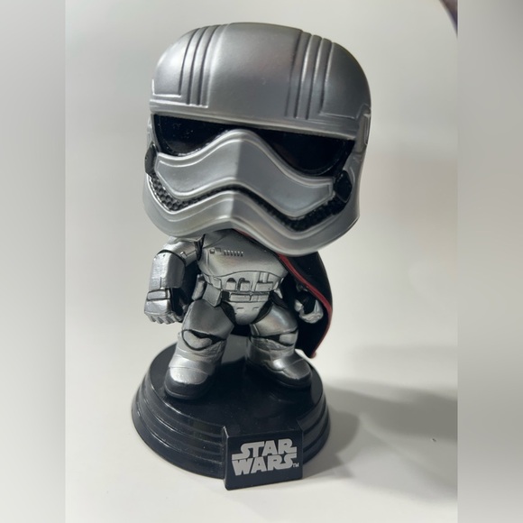 Star Wars - Captain Phasma Bobblehead Funko Pop! #65 - ✨ - Picture 2 of 6